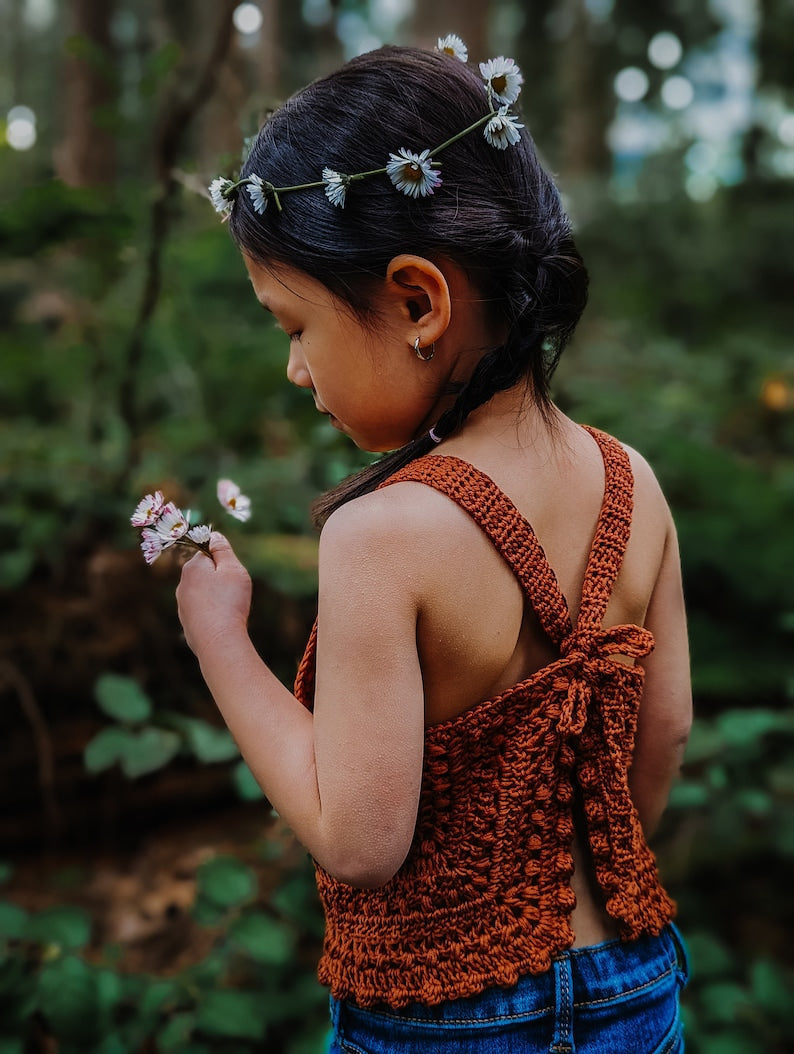 Modello all'uncinetto per top boho da bambina - dai 6 mesi agli 8 anni